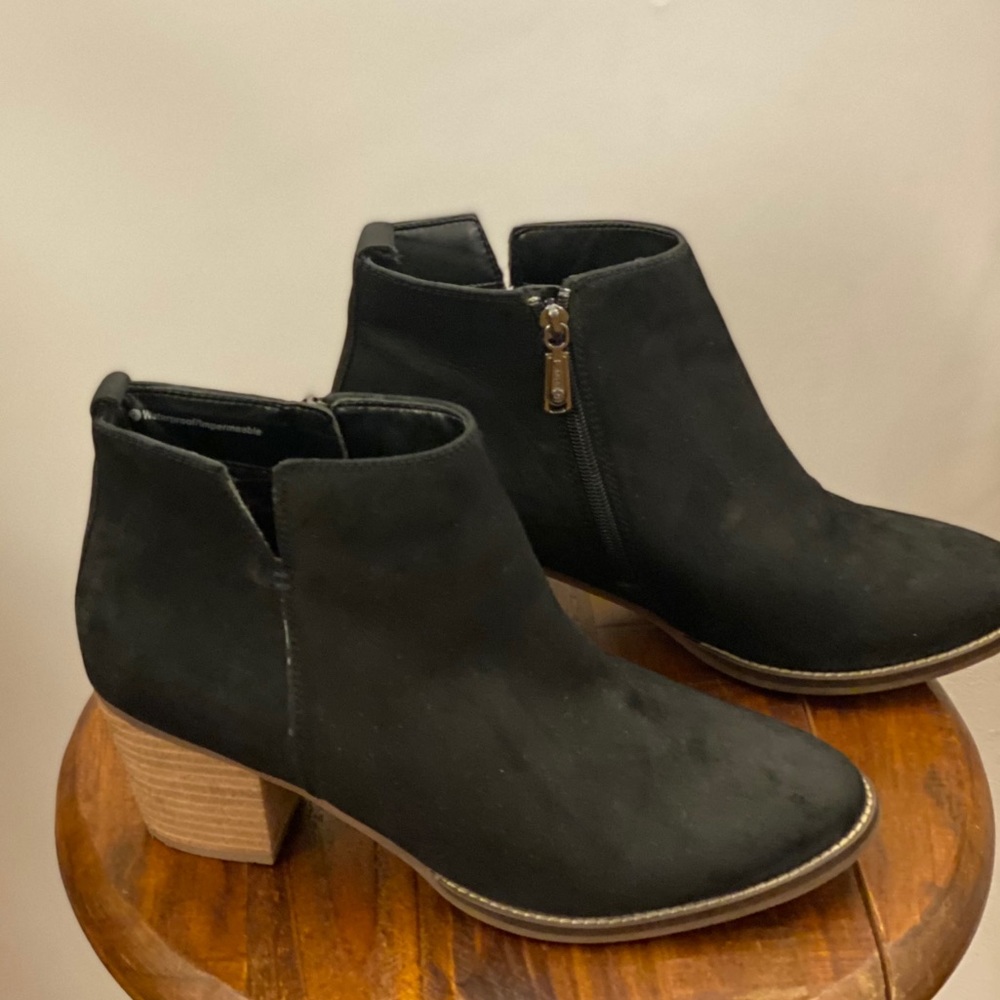 Blondo Waterproof Black suede booties - Size 11